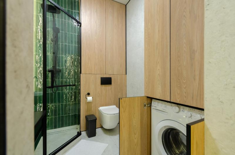 2-76b Pechersk Plaza Boichuka 17 Kyiv centre fantastic city view 15 kW backup power Petrovdom Apartment - image 9