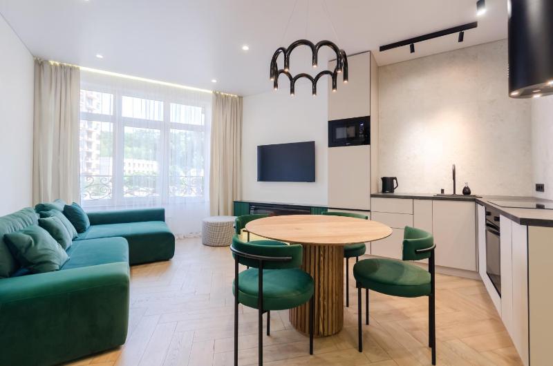 2-76b Pechersk Plaza Boichuka 17 Kyiv centre fantastic city view 15 kW backup power Petrovdom Apartment - image 8