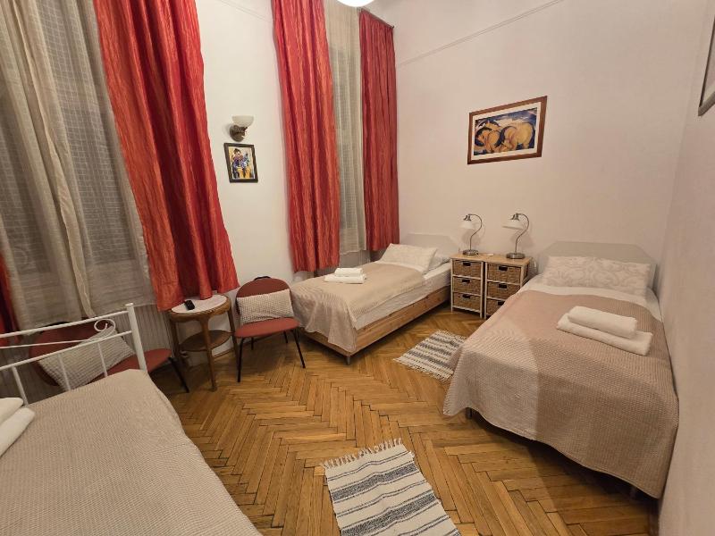 Budapest B&B Bed and Breakfast - image 12