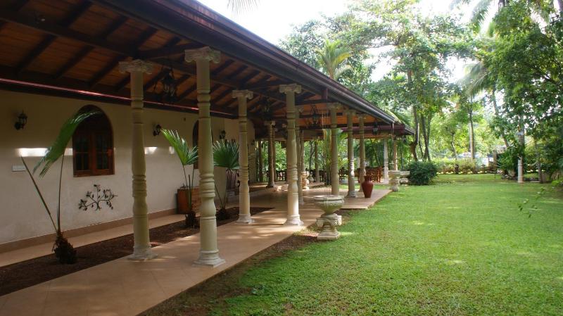 Dedduwa Boat House - image 1