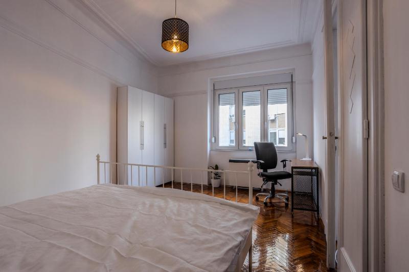 Elegant Chique & Spacious Boho Loft - image 6