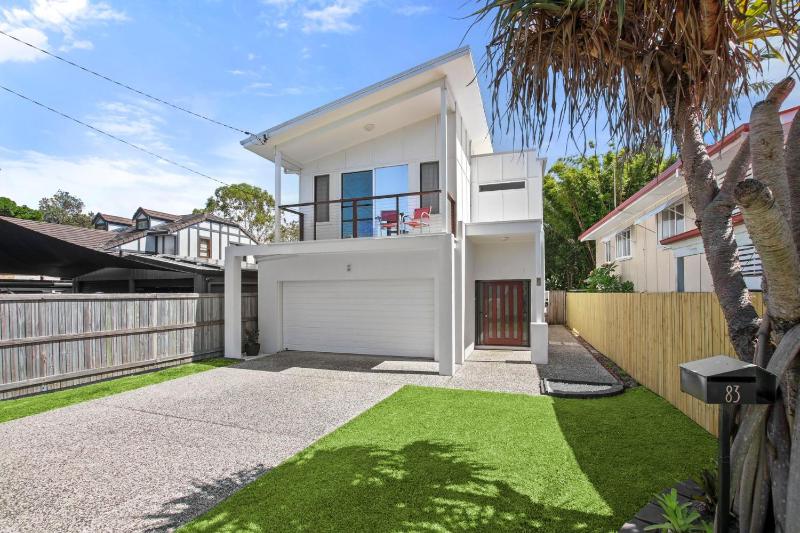 Roderick Street 83 Moffat Beach - image 1