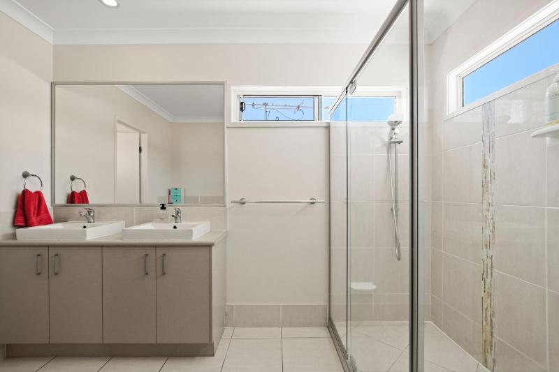 Roderick Street 83 Moffat Beach - image 2