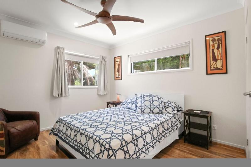 Roderick Street 83 Moffat Beach - image 3
