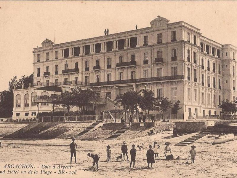 Arcachon Centre: T2 à 20m de la plage avec parking - image 13