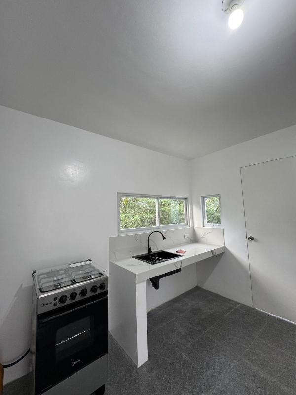 Taal & Tagaytay Escape • 4BR Modern Home - image 15