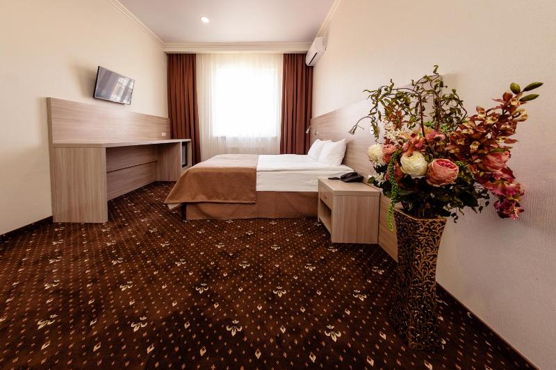 Superior Triple Room image 3