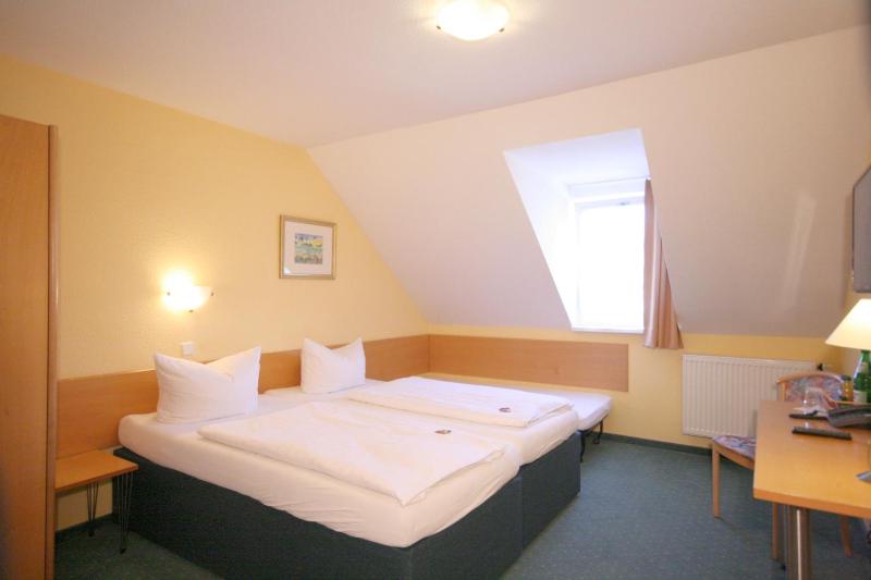Double Room image 4