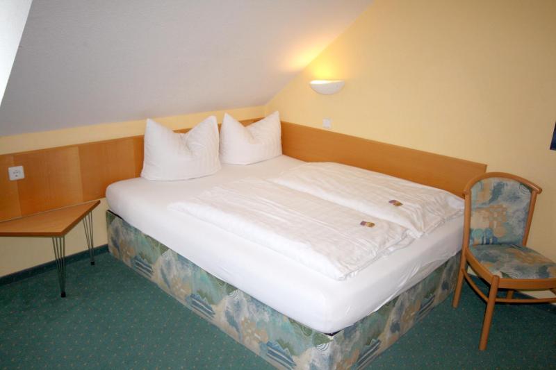 Double Room image 3