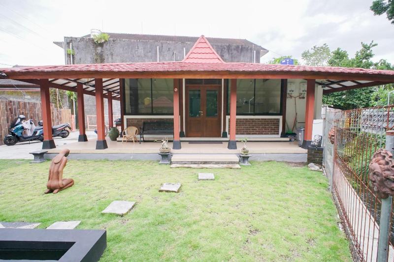 Joglo 33 Homestay Jogja - image 1