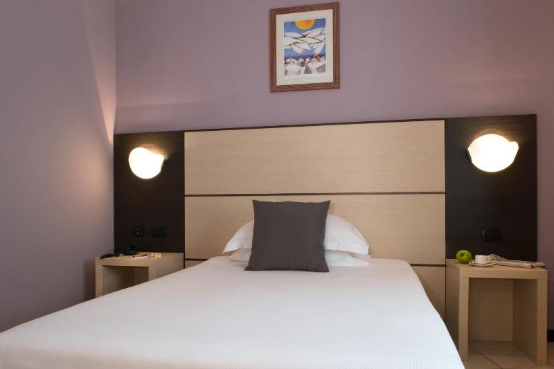 Small Double Room image 1