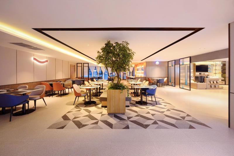 Echarm Hotel Chongqing Jiefangbei Hongya Pedestrian Street - image 11