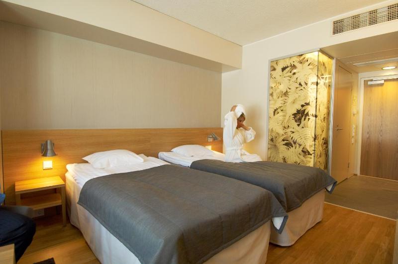 Standard Twin Room image 4