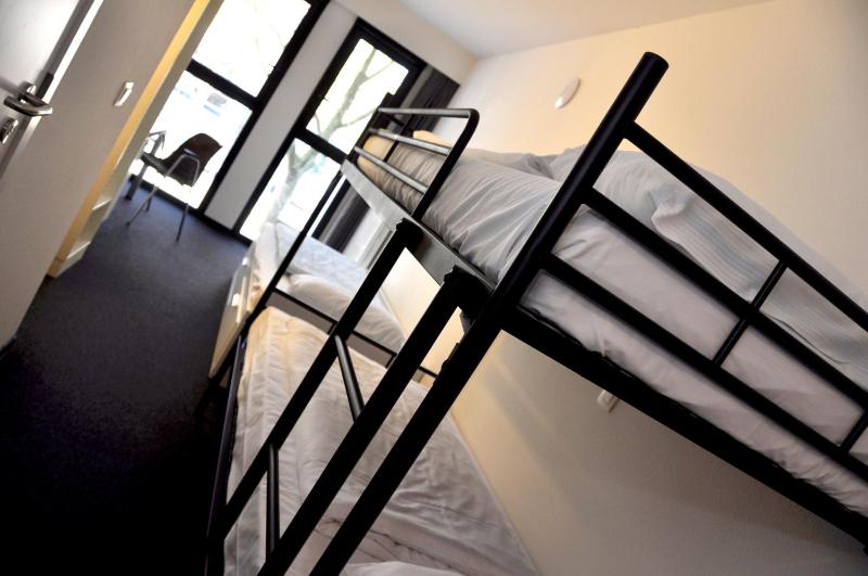Bed in 3-Bed Mixed Dormitory image 2