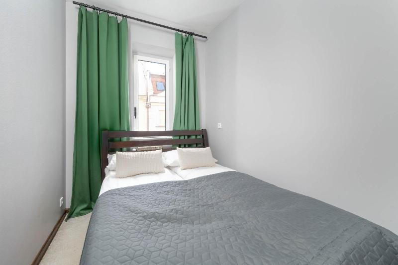 Atmospheric 2-Bedroom Apartment Near the Market Square by Noclegi Renters - image 9