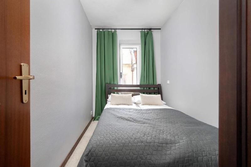 Atmospheric 2-Bedroom Apartment Near the Market Square by Noclegi Renters - image 6