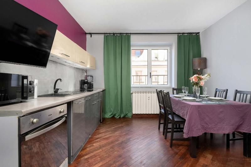 Atmospheric 2-Bedroom Apartment Near the Market Square by Noclegi Renters - image 5