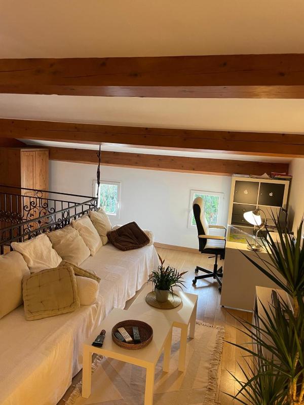 Charming villa with secure private parking - image 15