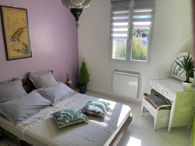 Charming villa with secure private parking - image 14