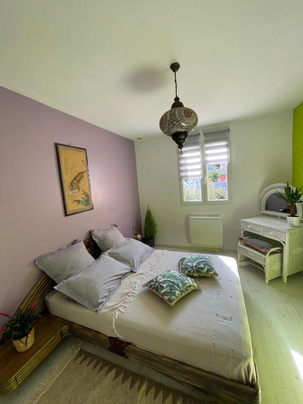 Charming villa with secure private parking - image 10