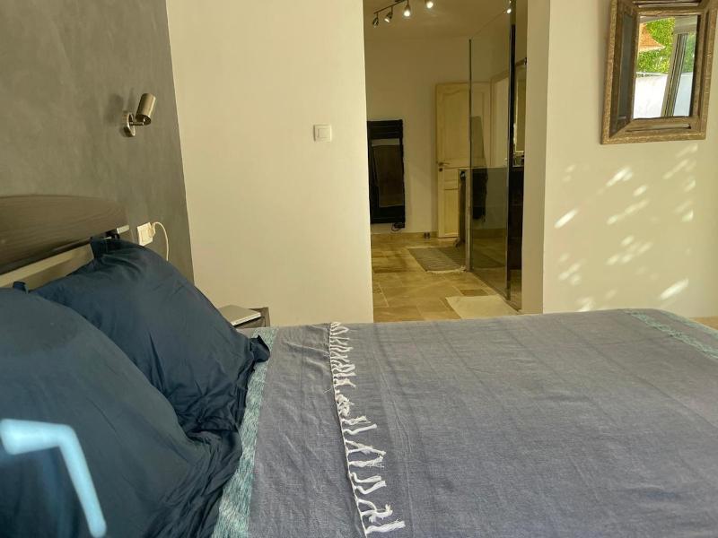 Charming villa with secure private parking - image 17