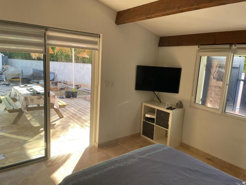 Charming villa with secure private parking - image 13