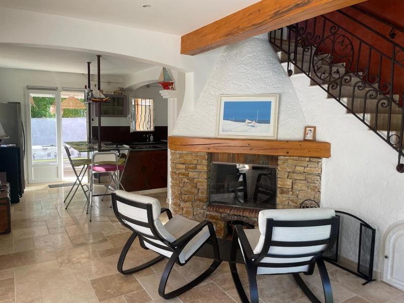 Charming villa with secure private parking - image 20
