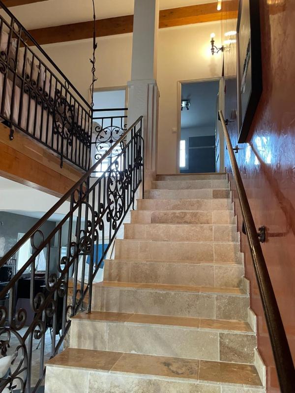 Charming villa with secure private parking - image 27