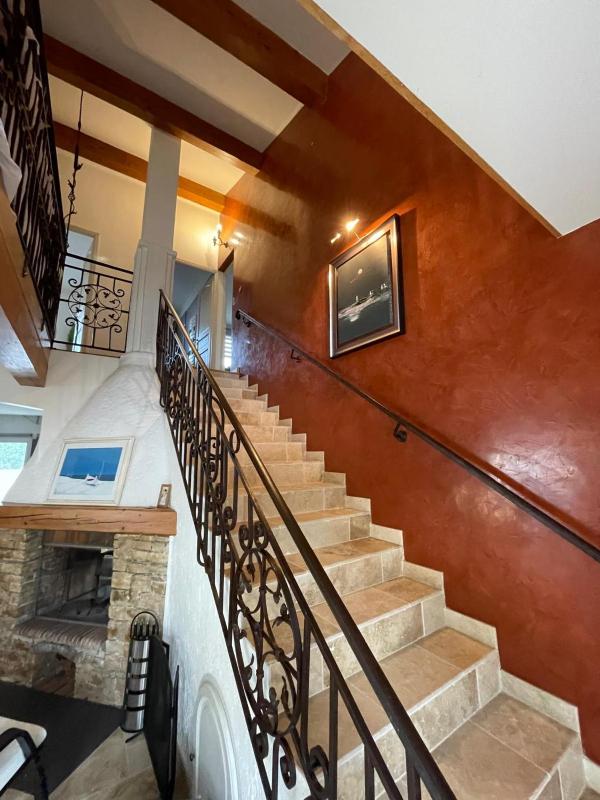 Charming villa with secure private parking - image 26