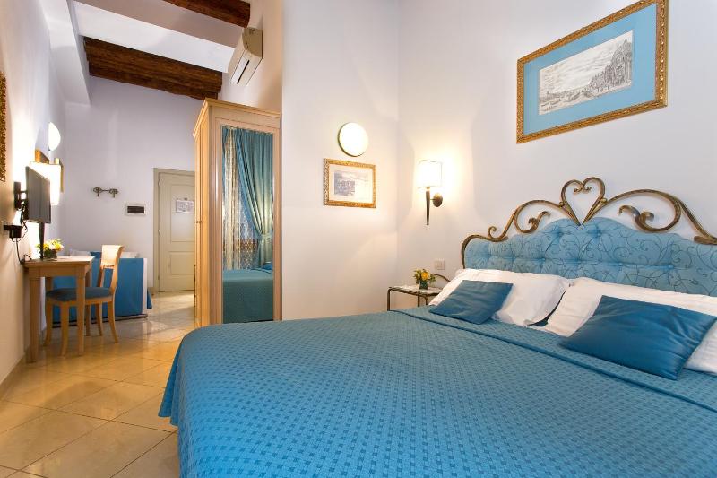 Superior Double Room with Extra Bed image 4