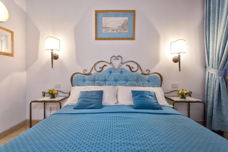 Superior Double Room with Extra Bed image 1