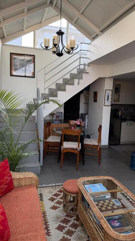 Spacious 4 Bedroom Vacation Home in Kathmandu - image 10