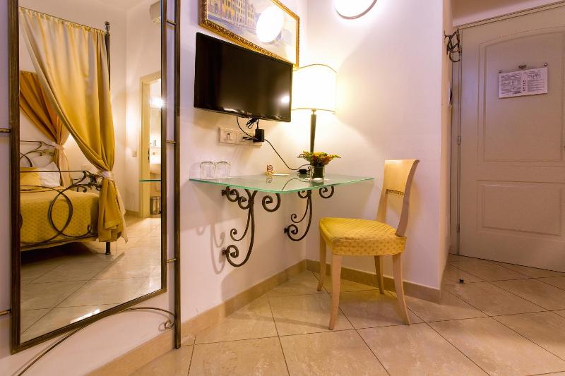 Double or Twin Room image 3