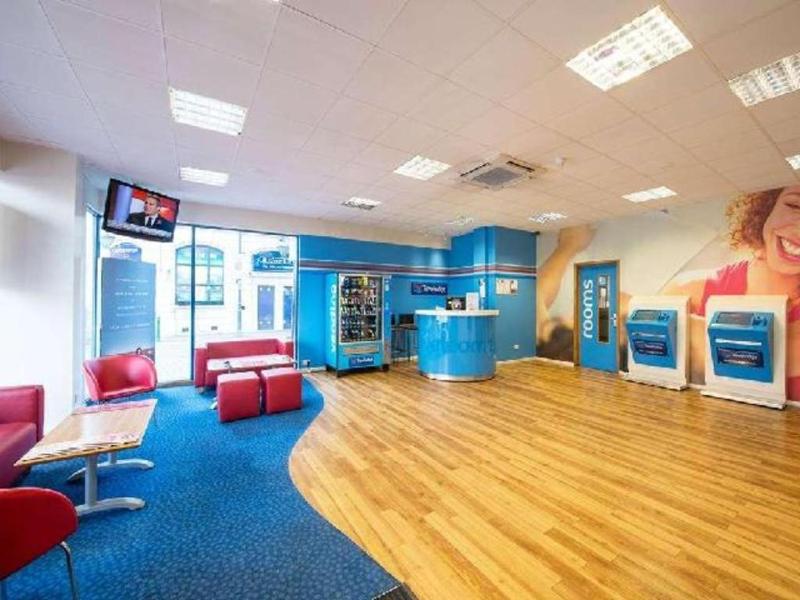 Travelodge Birmingham Central - image 2