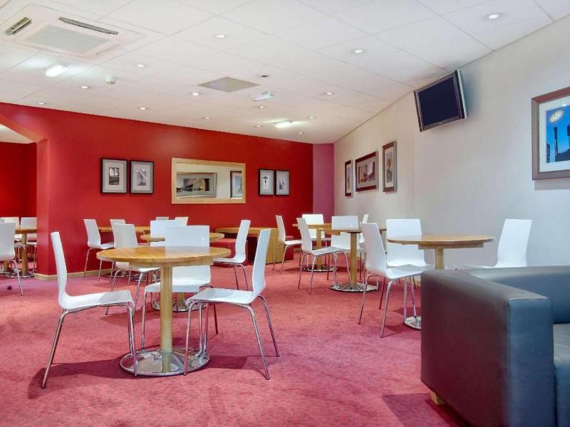 Travelodge Birmingham Central Broadway Plaza - image 13