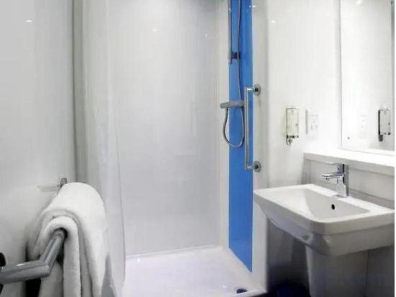 Travelodge Nottingham Central - image 12