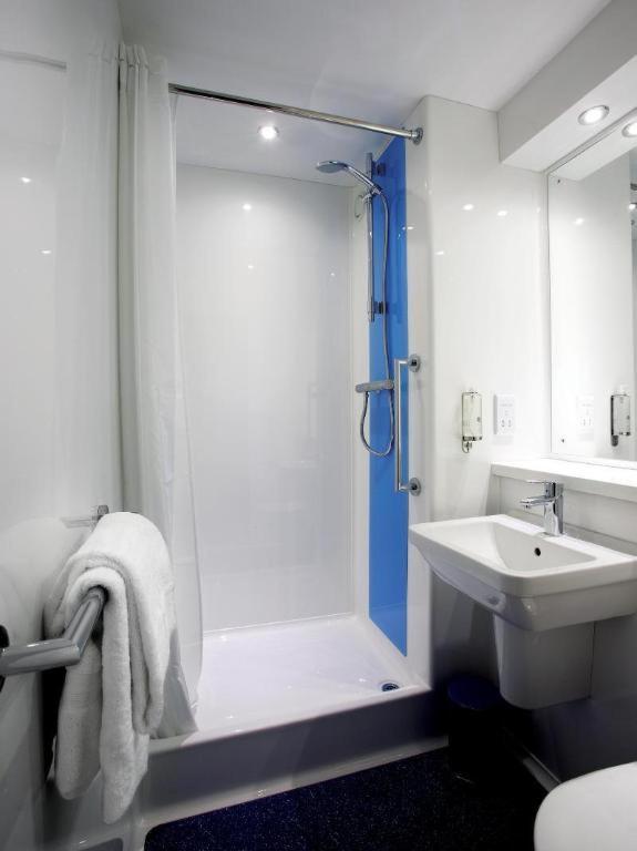 Travelodge Birmingham Fort Dunlop - image 4