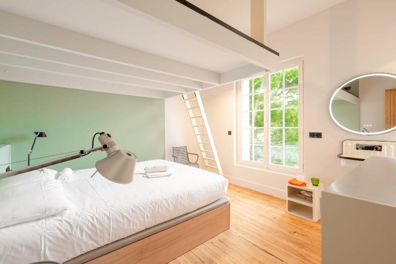 MISVA KEYWEEK Architect-designed flat in Biarritz with garden - image 13