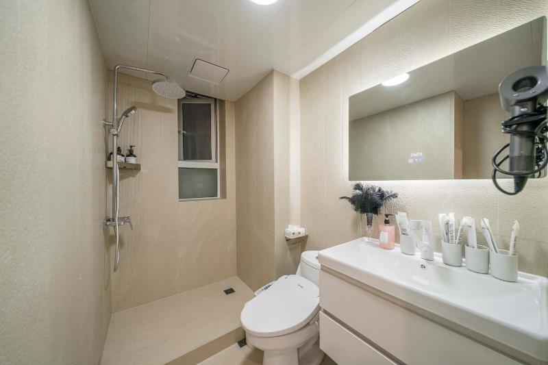 Youke shanghai homestay Jingan Temple - image 4