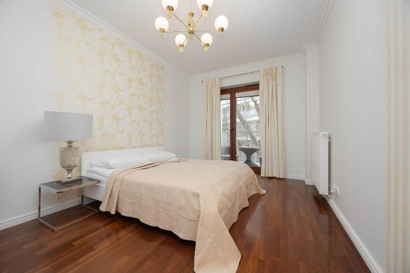 Elegant Apartment Near Wilanów Palace by Renters Prestige - image 15