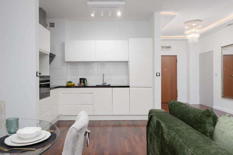 Elegant Apartment Near Wilanów Palace by Renters Prestige - image 7