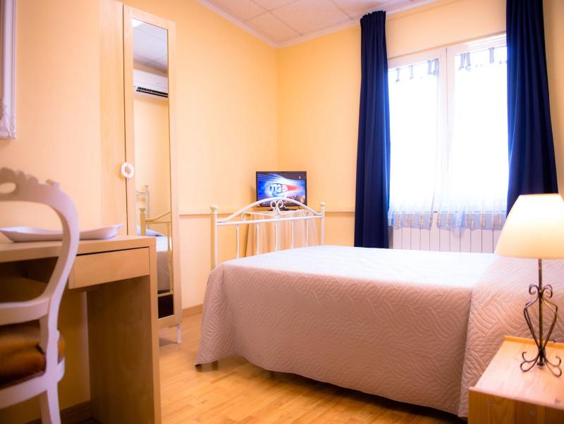 Single Room with Private Bathroom image 4