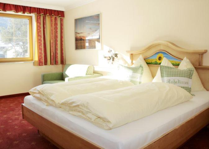 Apartment (4 adults) with Balcony image 2