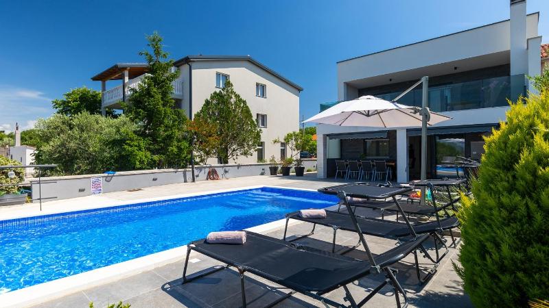 Villa La Perla by Villas Guide - image 6