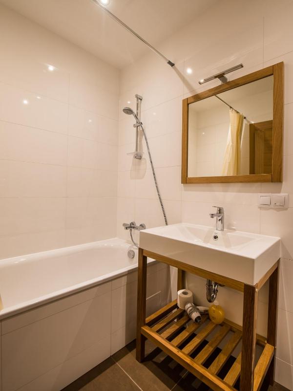 One-Bedroom Apartment image 4