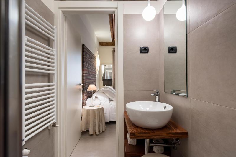 One-Bedroom Apartment image 2