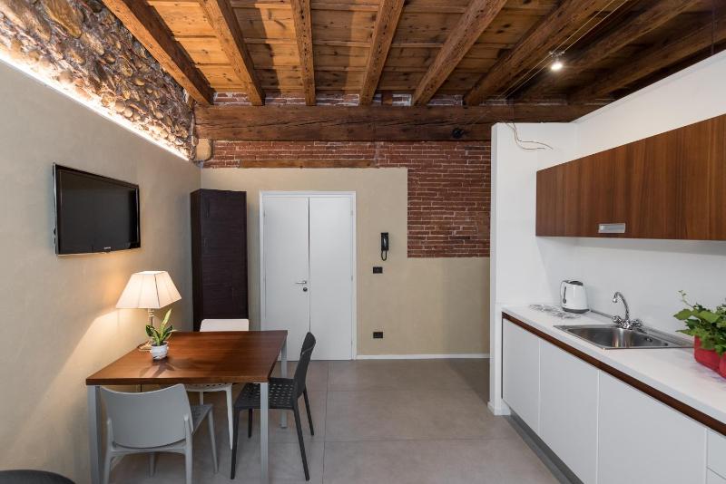 One-Bedroom Apartment image 3