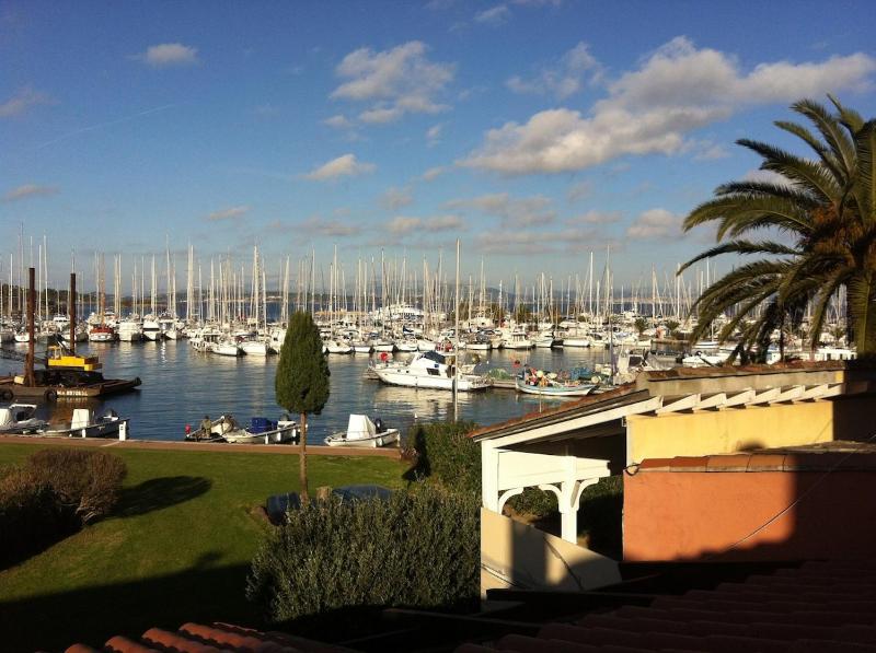 Charmant T3 avec grande terrasse vue port et mer - image 1