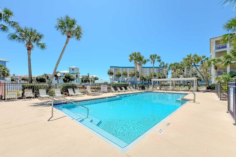 Grand Caribbean East Poolside Palms - image 10