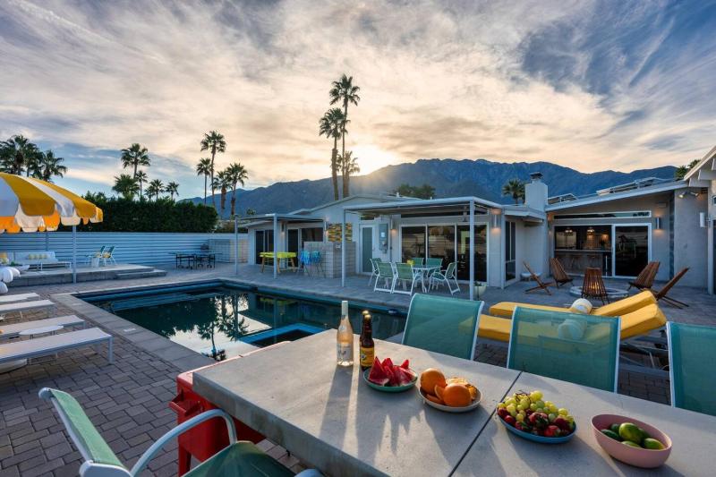 2590 N Avenida Caballeros Palm Springs CA 92262 - image 33